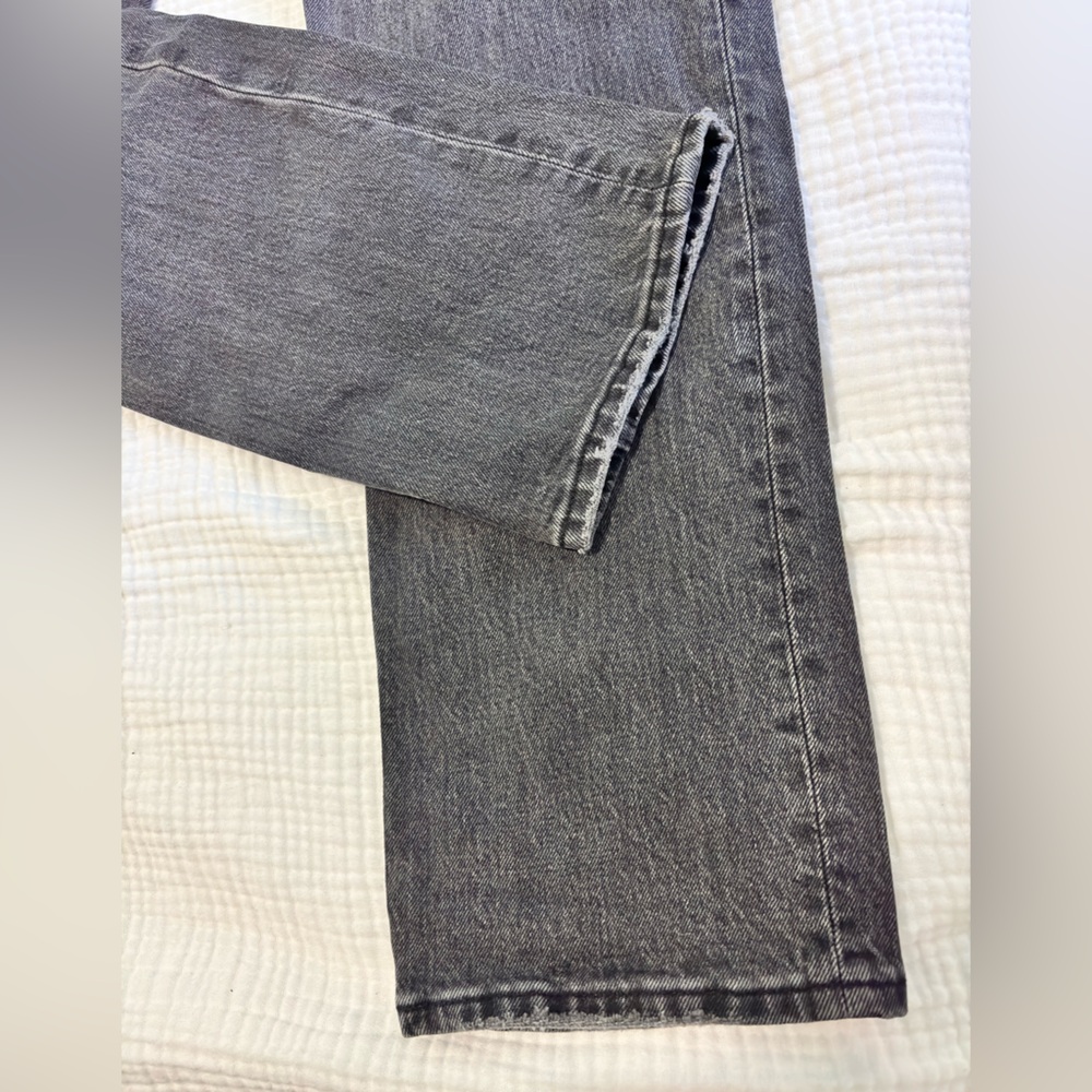 AbercrombieCurve Love Straight Ultra High Rise
Gray Black Denim Jeans - Picture 4 of 5